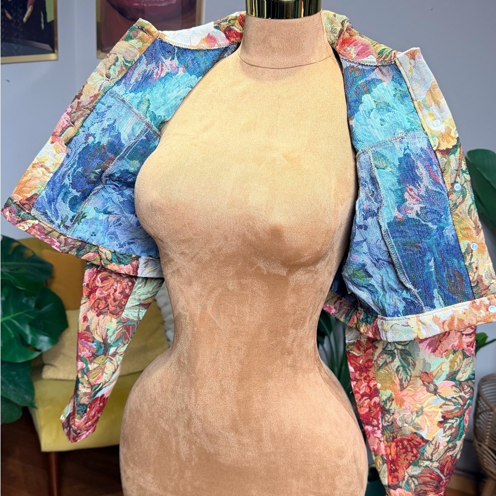 Floral Cropped Jacket - Picture 3 of 4